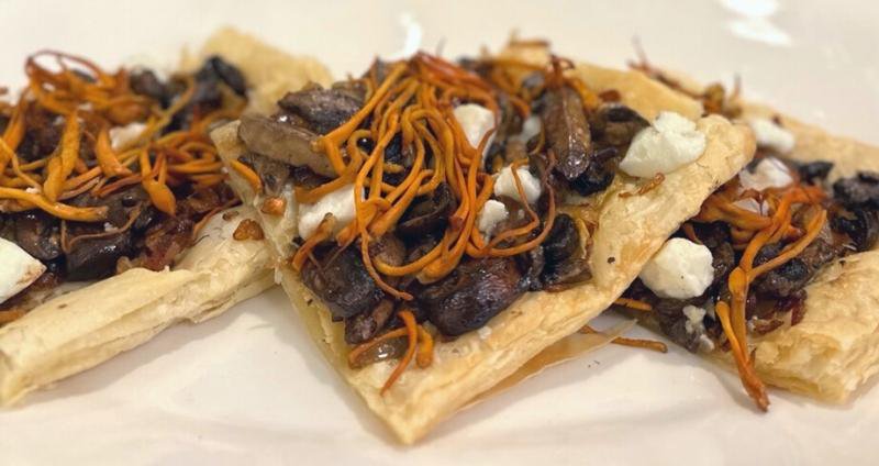 Cordyceps Mushroom & Caramelized Onion Flatbread Recipe cover